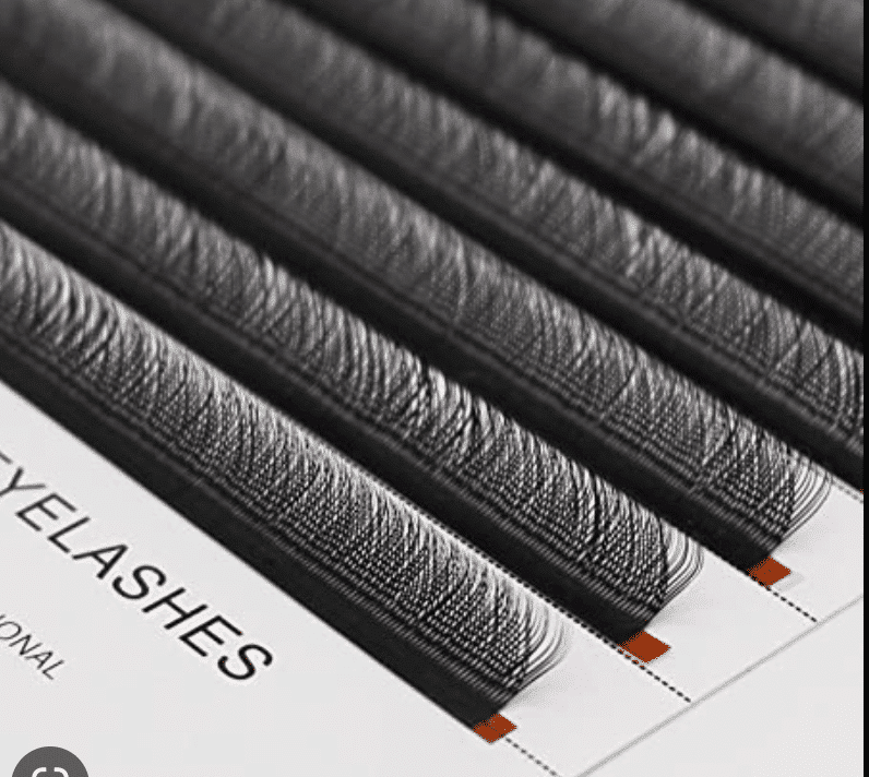 A-behind-the-scenes-look-of-Lashes-Factory-in-the-eyelash-industry-13
