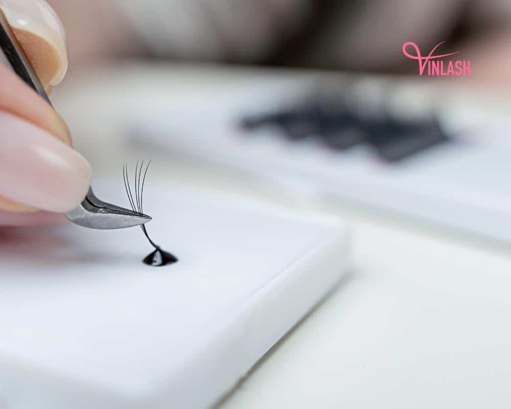 checklist-for-lash-businesses-to-run-through-when-purchasing-eyelash-glue-bulk-6