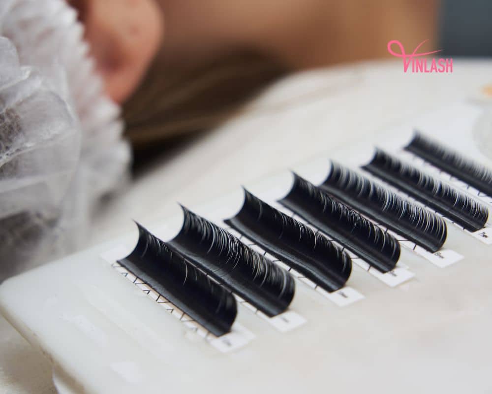 key-considerations-to-buy-colored-eyelash-extensions-wholesale-5