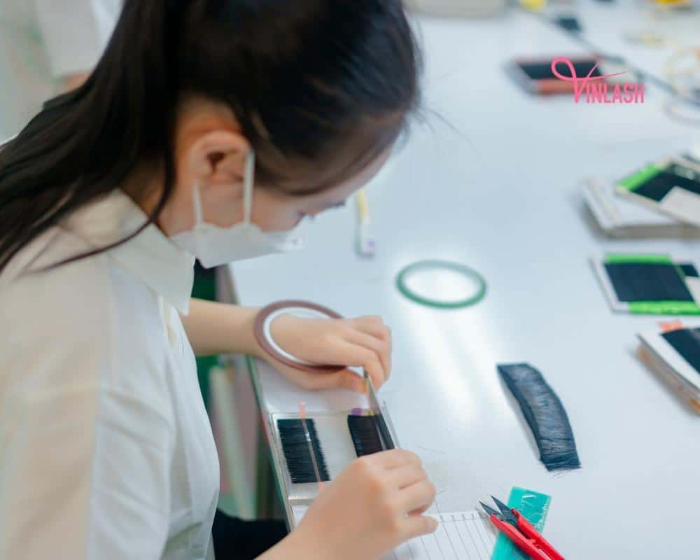 checklist-for-lash-businesses-to-run-through-when-purchasing-eyelash-glue-bulk-10
