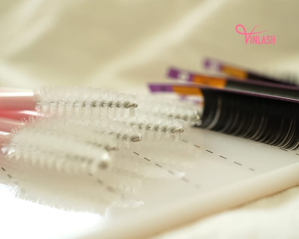 4-essential-beginner-lash-tech-supplies-you-cant-afford-to-miss-3
