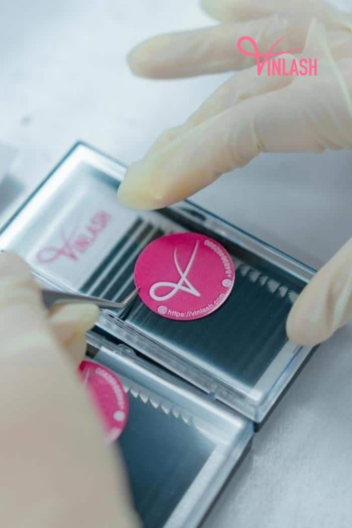 VinLash offers free samples, cost-effective shipping, and a warranty policy