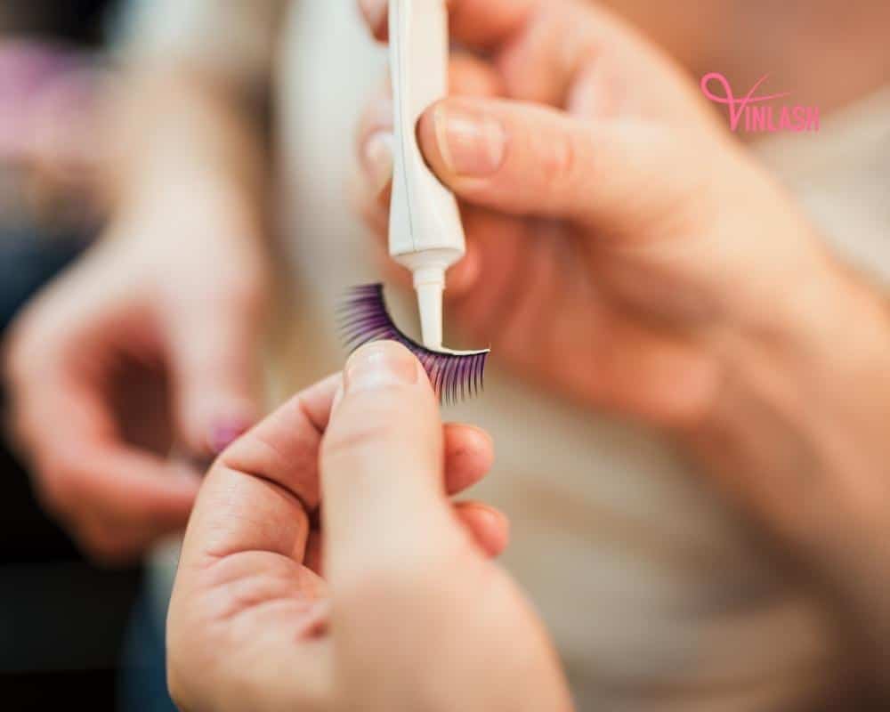 checklist-for-lash-businesses-to-run-through-when-purchasing-eyelash-glue-bulk-4