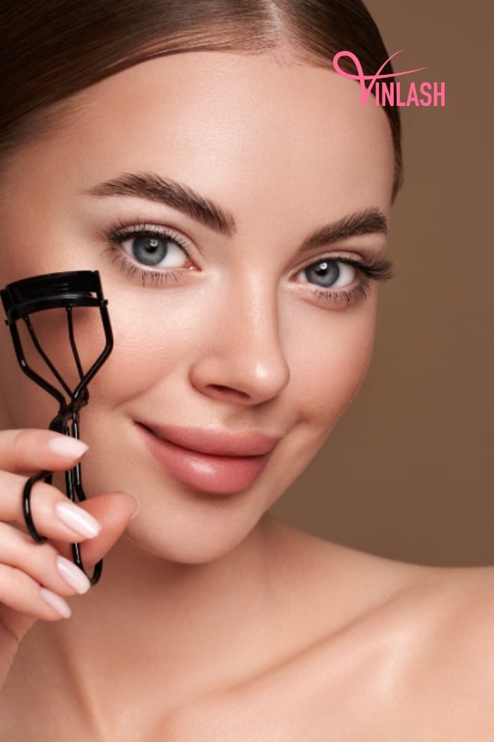 discover-the-factors-to-elevate-the-glamour-quewel-lashes-wholesale-3