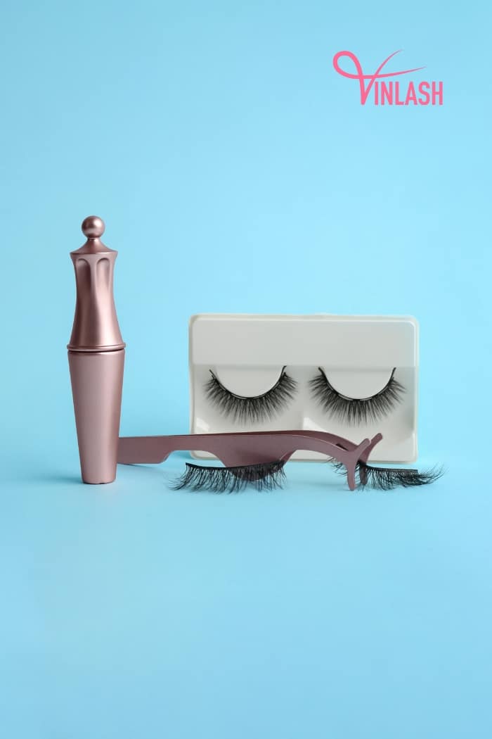 the-art-of-attracting-like-a-magnet-when-engaging-with-magnetic-lash-vendors-13