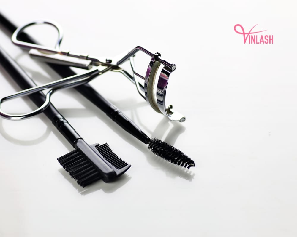 factors-to-consider-when-choosing-the-best-lash-extension-supplies-4
