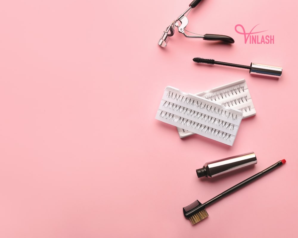 everything-you-need-to-know-about-eyelash-extension-kit-wholesale-2