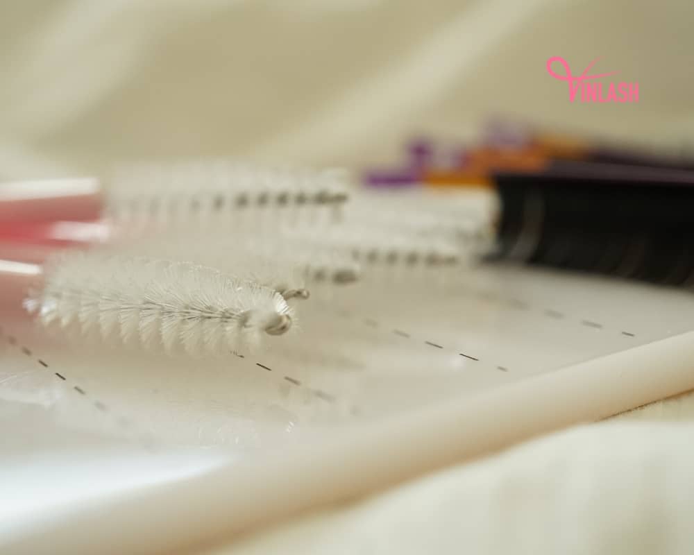 the-ultimate-lash-extension-supply-list-to-build-your-professional-kit-3