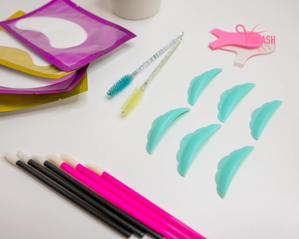 4-essential-beginner-lash-tech-supplies-you-cant-afford-to-miss-4