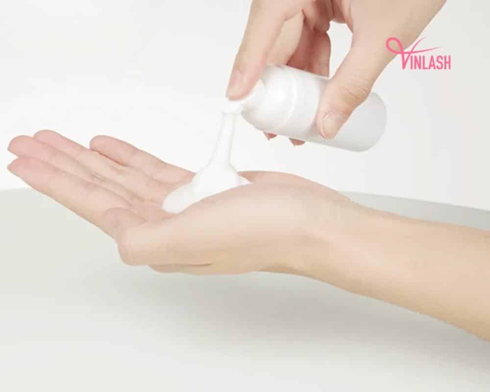 the-ultimate-guide-to-purchasing-lash-shampoo-bulk-for-your-salon-5