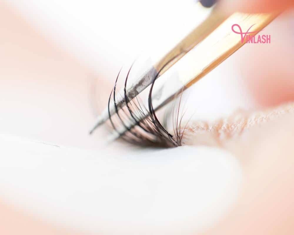 checklist-for-lash-businesses-to-run-through-when-purchasing-eyelash-glue-bulk-13